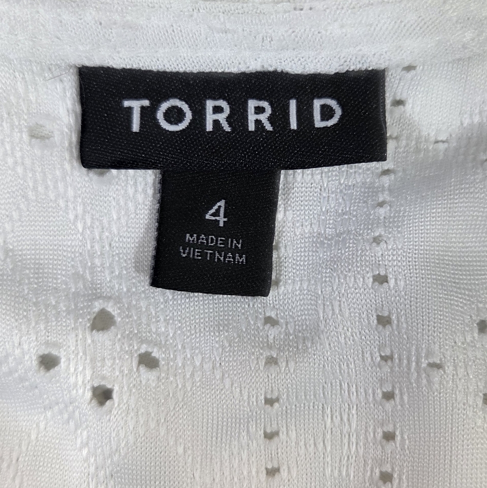 Torrid Embroidered Eyelet Short Sleeve Lightweight White Blouse ~ Pre-Owned Sz 4 - Picture 8 of 11